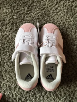 Adidas Turnschuhe Gr. 32