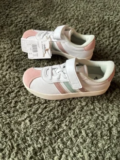 Adidas Turnschuhe Gr. 32