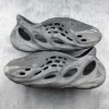 Adidas Yeezy Foam RNNR Grijs Maat 43