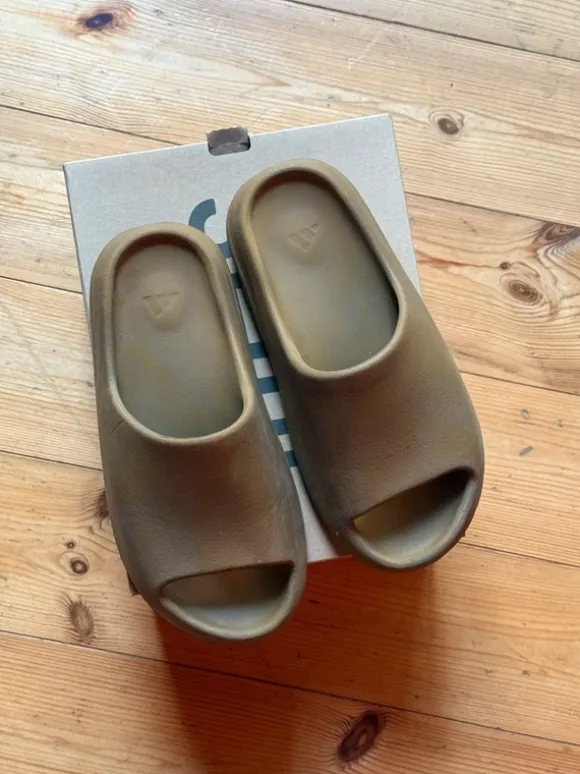 Adidas Yeezy Slide 42