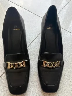 Aigner loafer pumps schwarz leder mit goldener kette gr 37