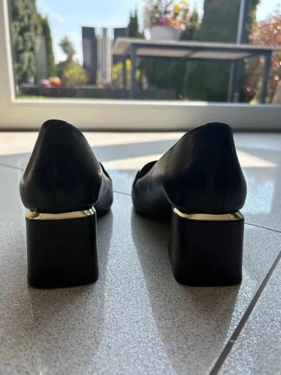 Aigner loafer pumps schwarz leder mit goldener kette gr 37