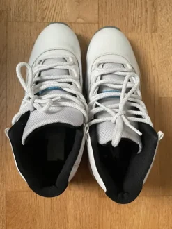 Air Jordan 11er Retro Legend Blue