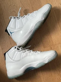 Air Jordan 11er Retro Legend Blue