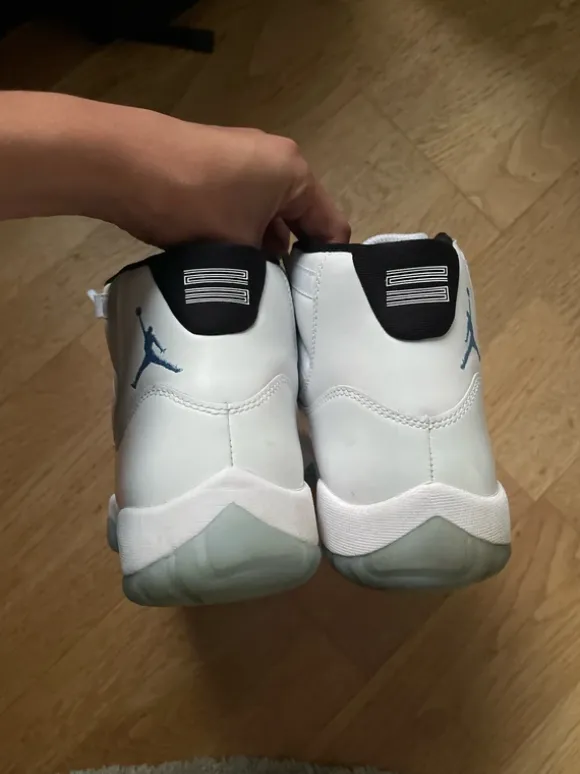Air Jordan 11er Retro Legend Blue