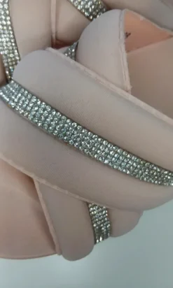 Altrosa Slipper mit Strasssteinen, Größe 38 Der Marke Juliet
