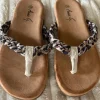 Annie G. Zehentrenner / Sandalen Leo-Print & Strass – Gr. 39 Neu