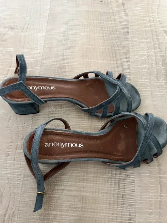 Anonymous sandalen