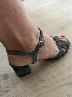 Anonymous sandalen