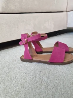 Antistress-Sandalen der Marke Baden.