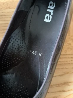 Ara Damen Pumps Gr. 37,5 Schwarz Kroko-Optik
