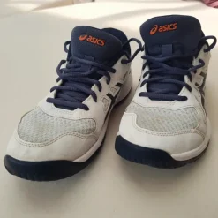Ascis Sportschuhe Gr. 9 bzw. 42,5