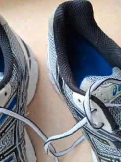Asics blau