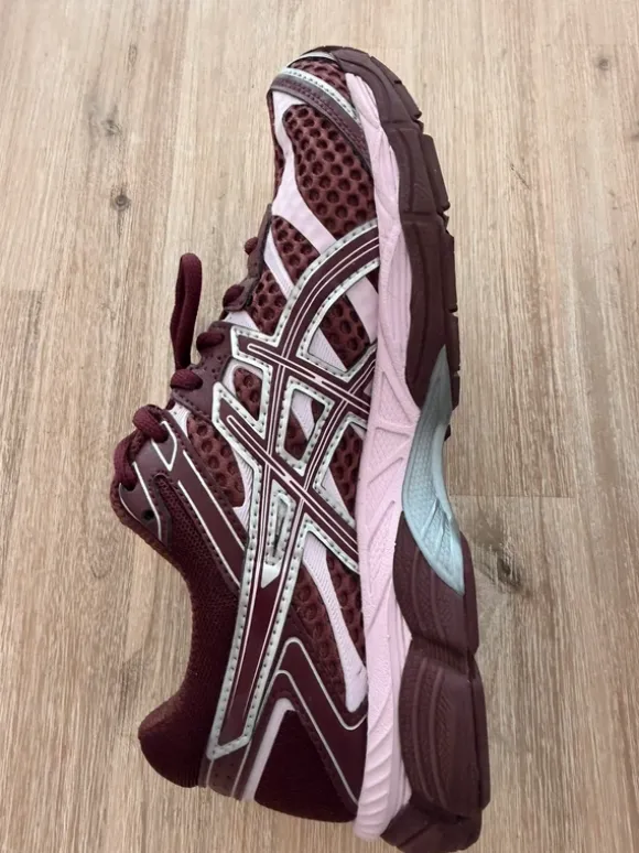 Asics burgundy maat 40