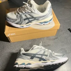 ASICS Gel Kayano Größe 42
