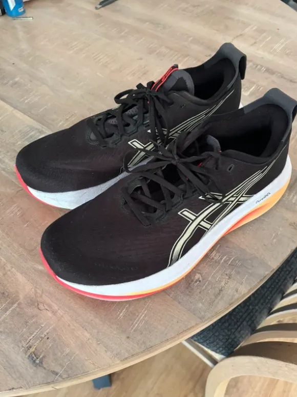 Asics Gel Nimbus 27 Hardloopschoenen