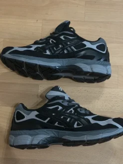 Asics Gel Schwarz-Grau