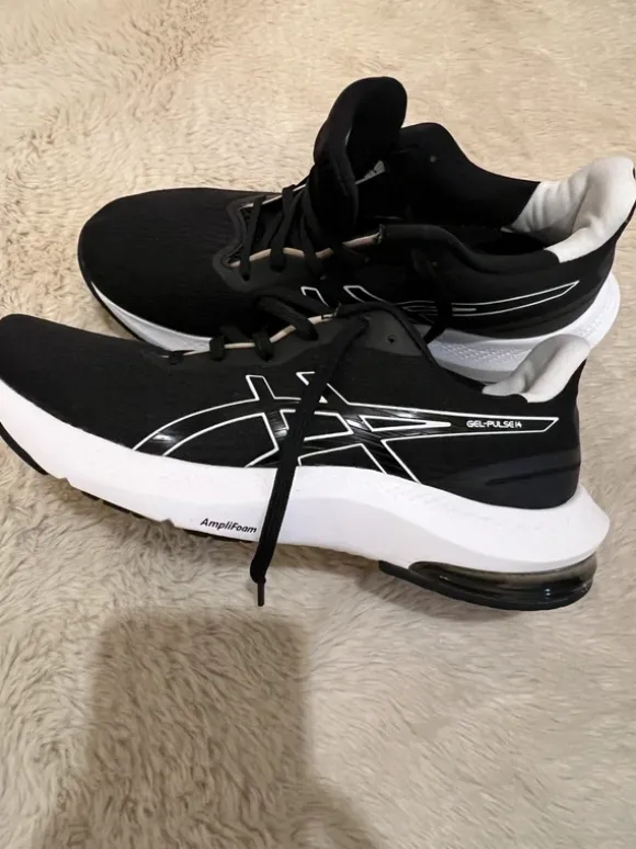 ASICS Gel-Pulse 14 Sneaker Schwarz/Weiß – Größe 40 🖤