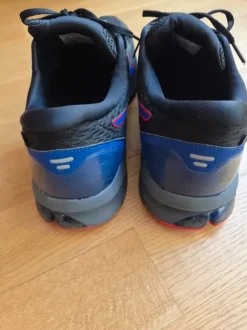 Asics GT-1000, schwarz mit blau/rot, Top- Zustand