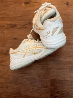 ASICS Hallenschuhe