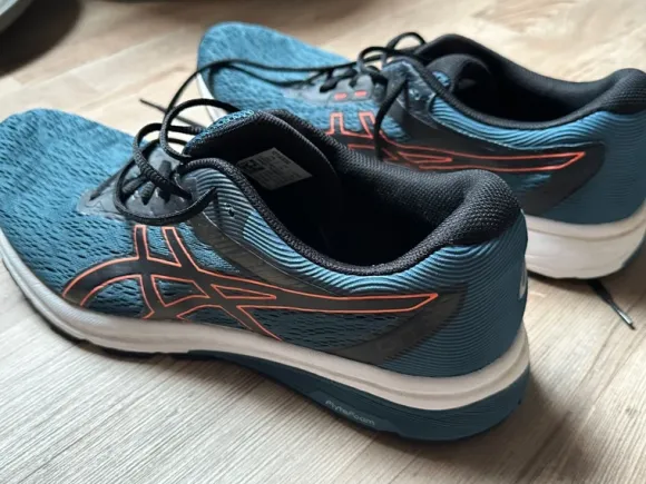 Asics Laufschuhe running schuhe