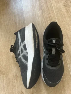 ASICS noires & blanches 👟 Ultra confort | Très bon état