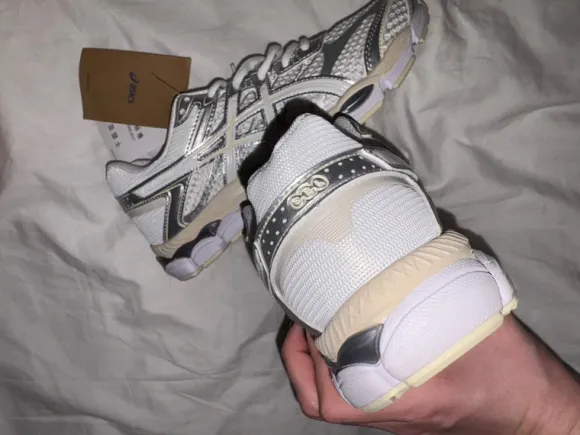 Asics Schuhe
