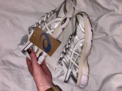 Asics Schuhe