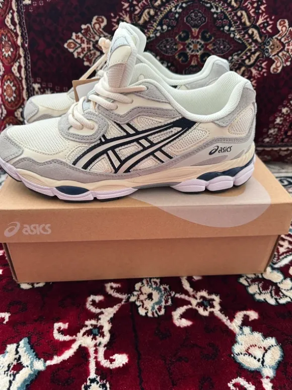 ASICS Shoese