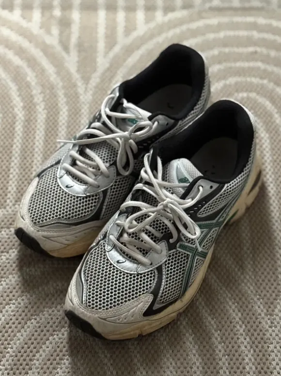 ASICS SportStyle GT-2160 Sneaker in Weiß und Jasper Green