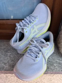 ASICS Stratus 4