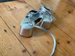 Asos design silberner Absatzschuh