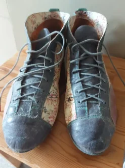 ausgefallener Schnürschuh
