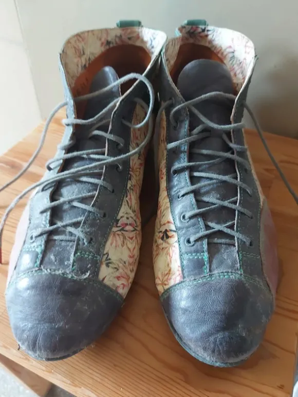 ausgefallener Schnürschuh
