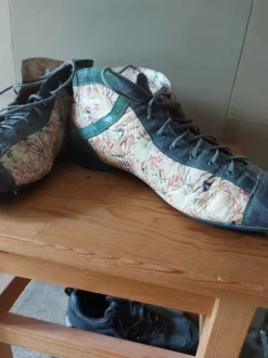 ausgefallener Schnürschuh