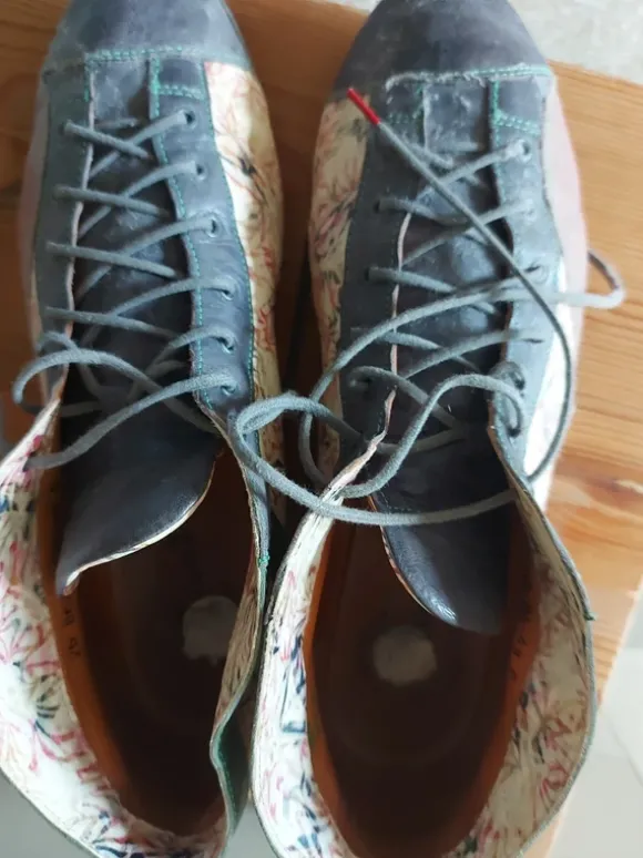 ausgefallener Schnürschuh