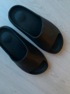 Bade Schlappen schwarz
