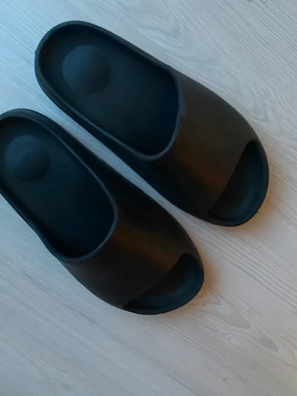 Bade Schlappen schwarz