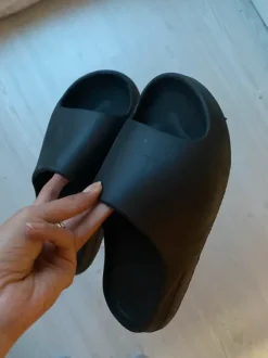 Bade Schlappen schwarz