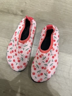 Badeschuhe Kirschen