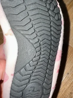 Badeschuhe rosa Wal
