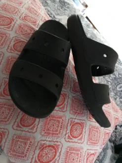 Badeschuhe schwarz
