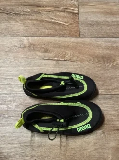 Badeschuhe von Arena