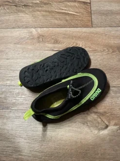 Badeschuhe von Arena