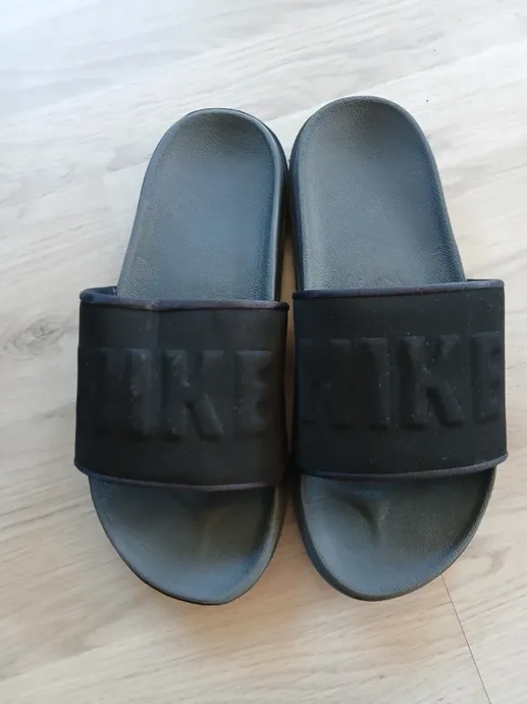 Badeschuhe von Nike in Gr. 40,5