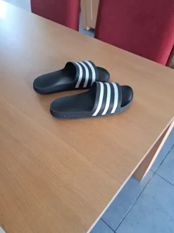 Badslippers adidas