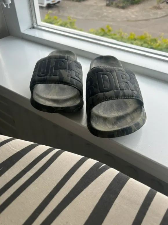 Badslippers Superdry. Maat 42