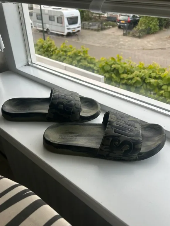 Badslippers Superdry. Maat 42