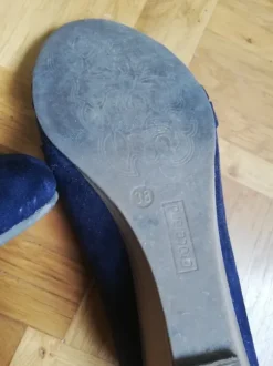 Ballarinas blau mit durchgehendem Keilabsatz