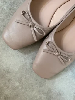 Ballerina beige square foot Mary Jane ballet flat